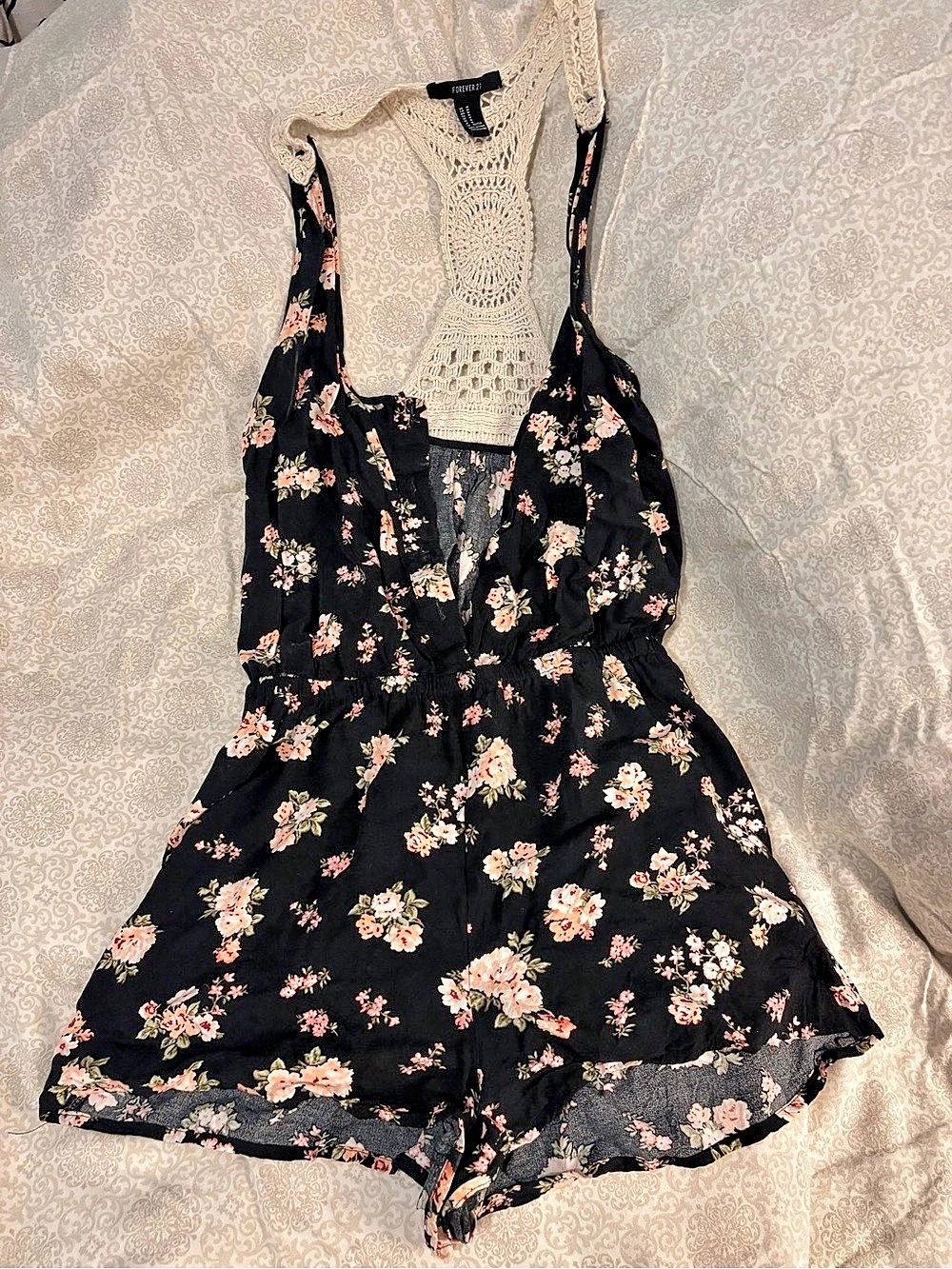 Forever 21 Floral Romper in Black & Pink Size Medium